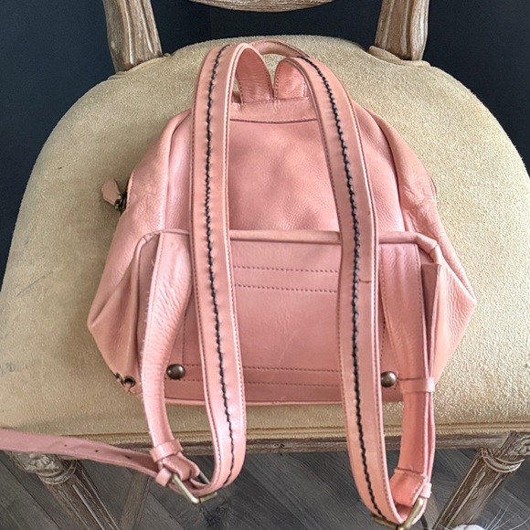 osprey backpack deal DAYLITE EXPDBL TRVL PK 26 frameless A bit larger at Backpack Style:Delaire Dark Navy/Gold Nike Elemental Backpack